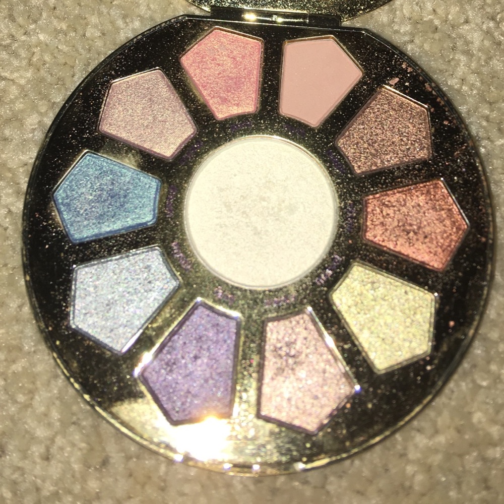 Limited time tarte palette
